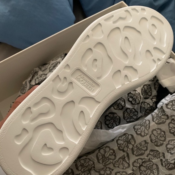 SIZE 40 NEVER WORN ALEXANDER MCQUEEN SNEAKERS - Picture 3 of 5